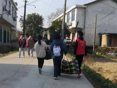 广信区职校（综合高中）志愿者服务学生安全离校