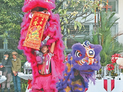 各国民众游客体验春节活动 感知文明交流魅力 