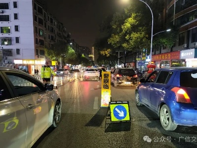 廣信區(qū)一男子為躲避酒駕檢查，撞擊警車、沖卡...