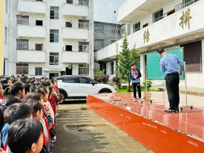 四十八鎮(zhèn)中心小學(xué)開展交通安全知識講座