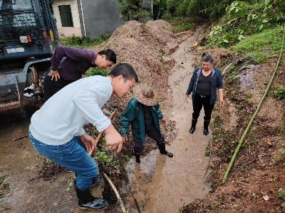 楓嶺頭鎮(zhèn)人大代表積極參與防汛工作