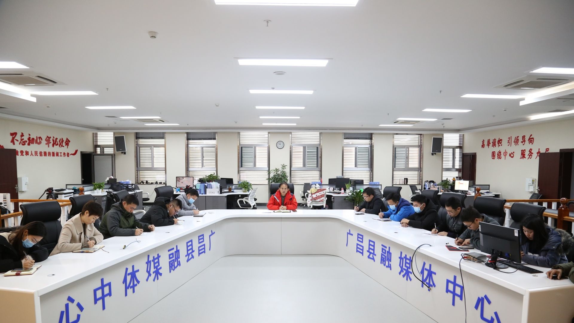 县融媒体中心召开新型冠状病毒感染的肺炎疫情防控工作宣传报道调度会