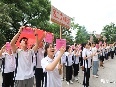 直击“喊楼”现场！数千名学生为广昌高考学子加油！