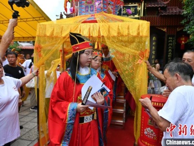 海内外青少年“做十六岁”体验闽南成年礼 