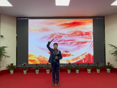 《亲切教导情留红土地》陈用豪