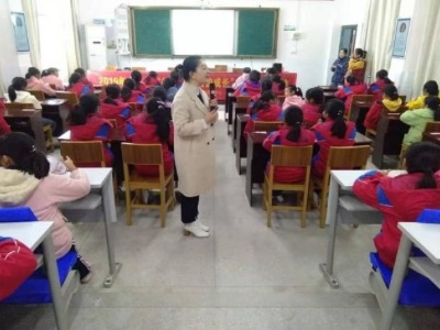 文峰镇中心学校开展关爱儿童公益讲座教育活动