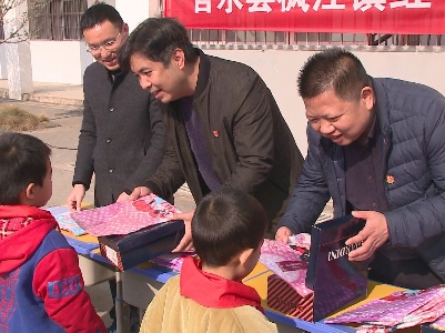 枫江镇红十字会开展“情系儿童 爱暖童心”物资捐赠仪式