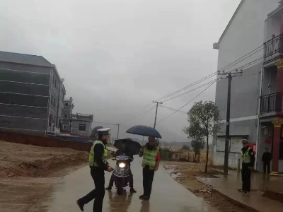 吉水交警深入农村开展冬季交通安全宣传活动