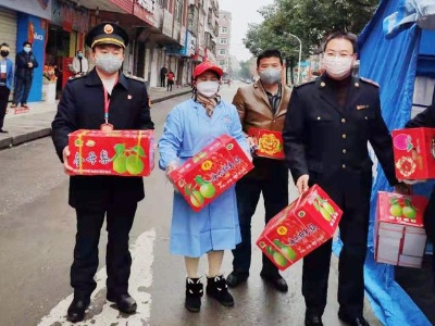 吉水：六个体户齐捐208箱水果助战“疫”