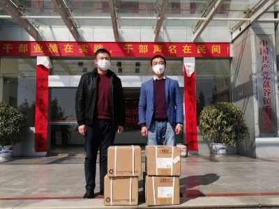 【暖新闻·江西2020】盘谷镇：“80后”党员送来消毒粉 助力复工复产