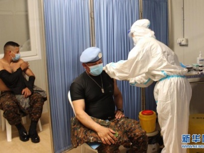 中国赴黎维和医疗分队为联黎部队接种第二剂新冠疫苗