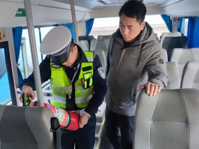 冬季行动 | 吉水交警开展冬季客运车辆安全大检查行动