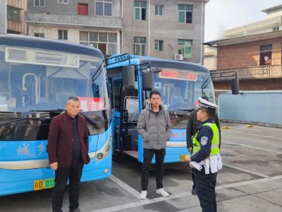 冬季行动 | 吉水交警开展冬季客运车辆安全大检查行动（一）