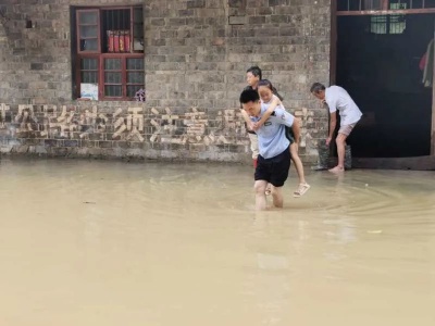 暴雨来袭，武宁公安积极开展抗洪抢险!