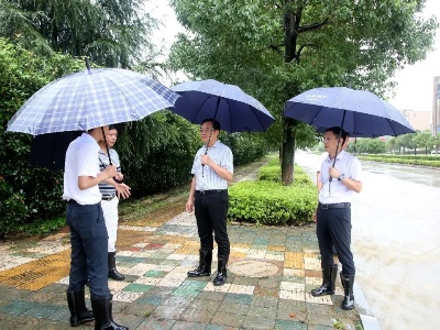 武宁县委书记杜少华现场察看城区内涝 调度城市防洪工作