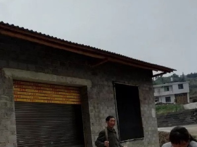 【脱贫光荣户风采】产业做支柱，致富有出路！