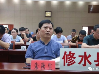 手中有粮，心中不慌。这个会议强调，要毫不动摇抓好粮食生产！
