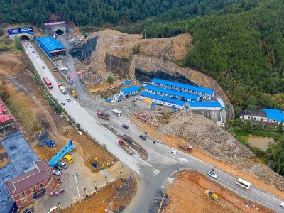 喜訊！修水G353項目七里山北隧道貫通了，修水到杭口將不再堵車！