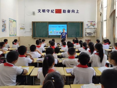 “小手牵大手•共建文明修城”走进县第一小学
