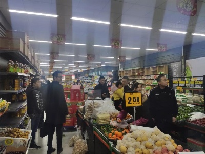 严查丨漫江乡联合执法对烟花爆竹经营行为“零容忍”！