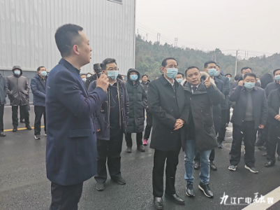 快讯！瑞雪兆丰年 全市县域经济巡回看变化考察团正在顶风冒雪考察修水县