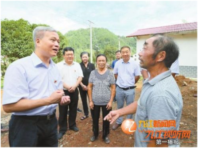 杨伟东深入修水县边远山区调研脱贫攻坚和“两学一做”活动开展情况