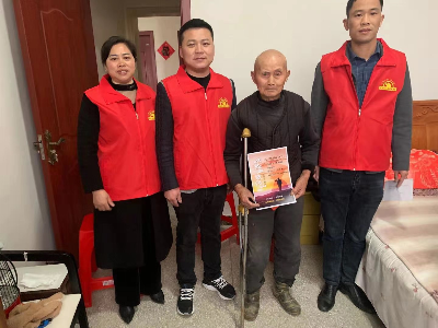 弘扬“新长征”精神  走访慰问军烈属