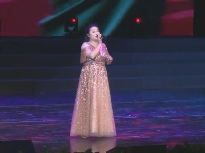 《红旗飘飘》