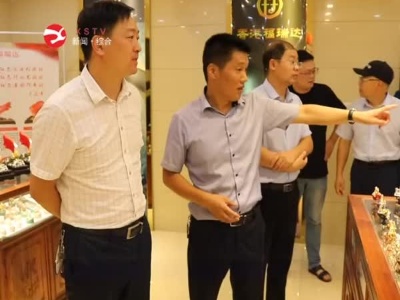 朱德清到工业园区两家企业调研