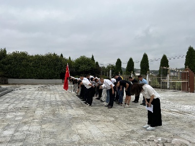 上衫乡举行革命烈士公祭活动