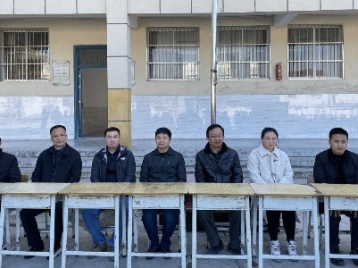 两家爱心企业到马坳镇寒水小学开展“献爱心、送真情”捐赠活动