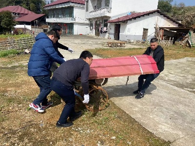 马坳镇：拆违治乱专项行动 助力人居环境再提升