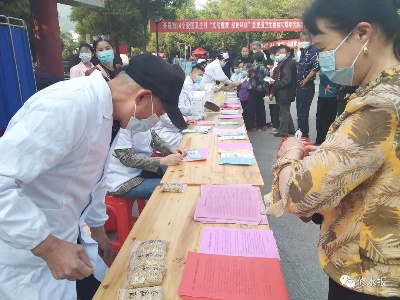 我县开展第34个爱国卫生月活动暨爱国卫生运动70周年宣传活动