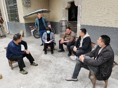 白岭镇：“有事先商量”助推“大白线”公路建设
