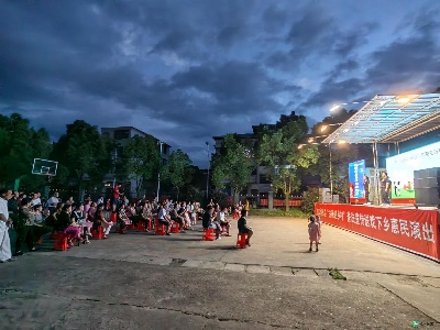 西港镇：巧借“送戏下乡”之力 助推“平安西港”建设