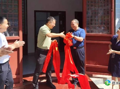 袁觀云為南崖社區人大代表聯絡工作站揭牌