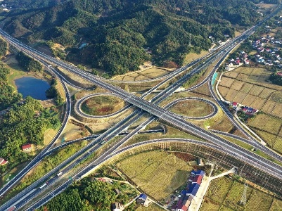 修平高速平江段今天通车 赣湘两地又增一条高速通道