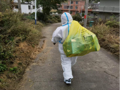 抗疫路上的驻村工作队