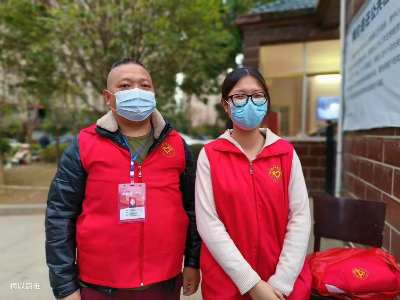 【抗疫进行时】义宁镇良源社区退役军人冷绿波： 上阵父女兵   并肩抗疫情