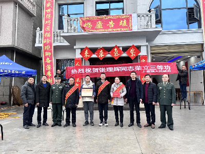上奉镇现役军人张理辉立三等功，喜报送来了