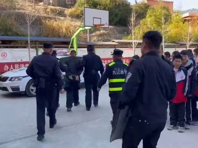 黄龙乡：反恐防暴演练  守护平安校园