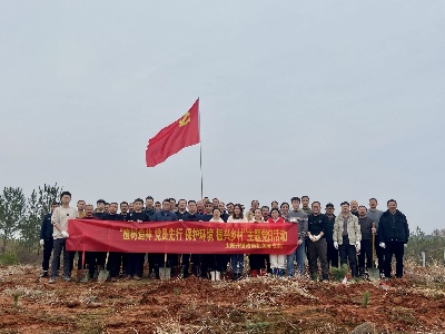 植树添新绿 党旗别样红 ——太阳升镇政府机关党支部开展新春植树主题党日活动