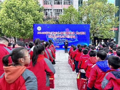 九江市青少年儿童电子制作锦标赛在县一小举行