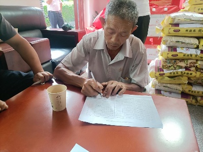 黄龙乡：物资捐赠暖人心 抗灾帮困显真情            