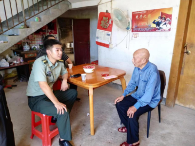 “八一”走访送关怀，真情慰问暖人心