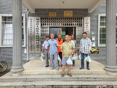 大椿乡：关爱保洁员 夏季送清凉