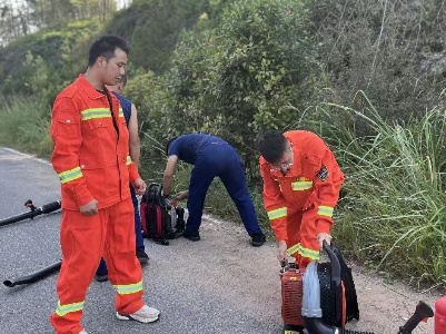 以训代练 以练促战——渣津镇开展半专业扑火队业务技能培训