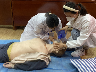 东港乡卫生院开展院前急救知识培训及现场演练活动