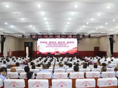 龚浙江为全局党员民警讲授主题教育专题党课