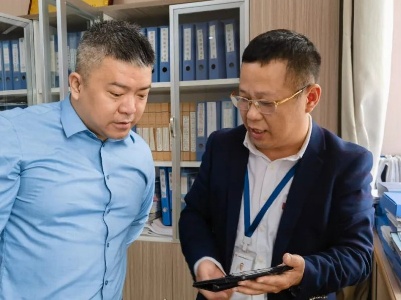 刘伟到企业调研营商环境工作